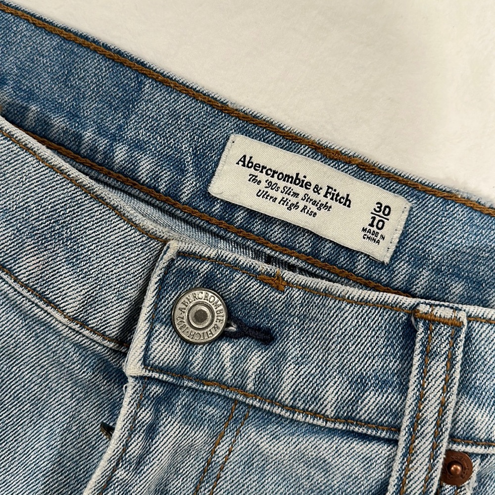 Brand new Abercrombie & Fitch The 90s slim straight Ultra high rise size…